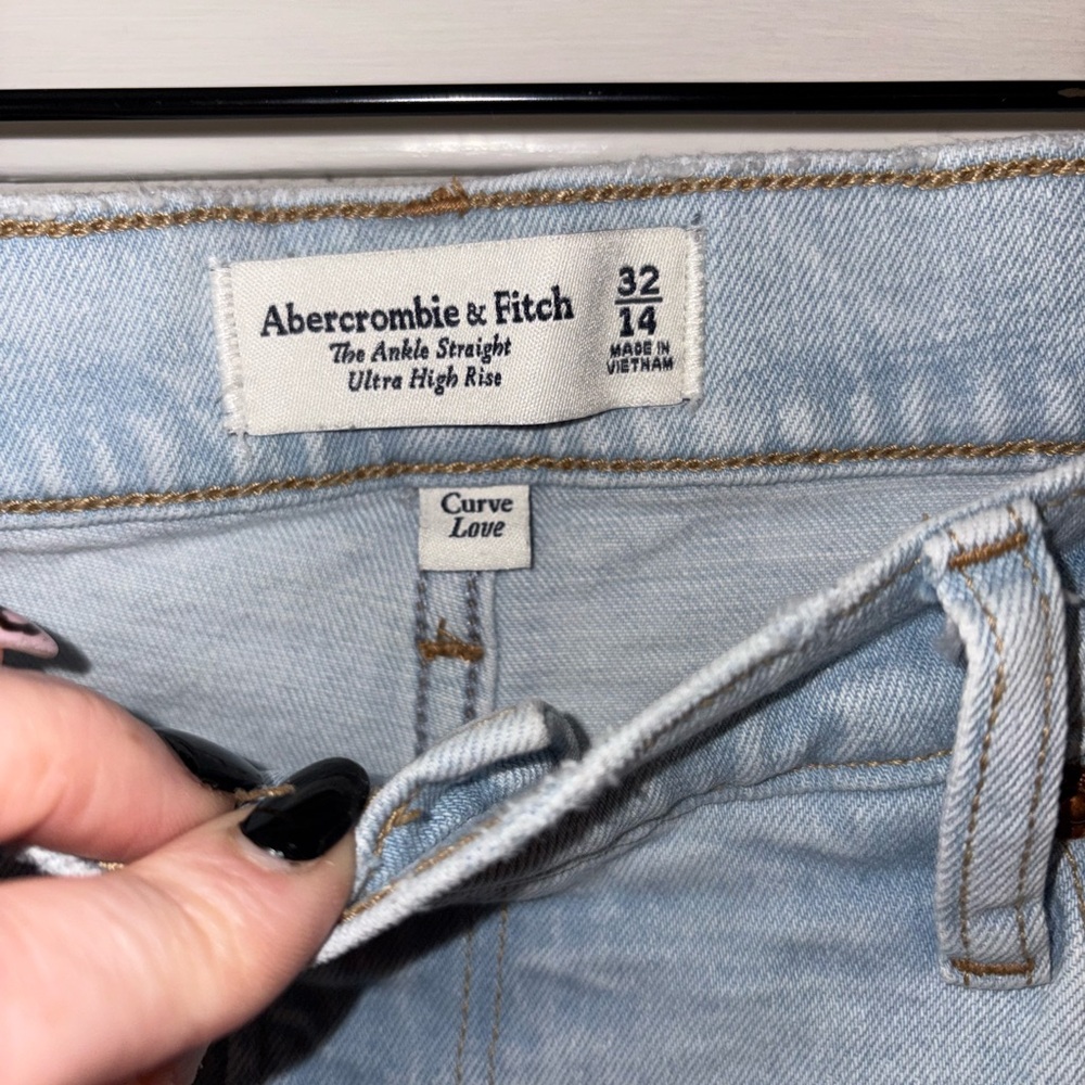 Abercrombie Curve Love Ultra High Rise Ankle Straight Jeans 32 Light Wash - Picture 4 of 6